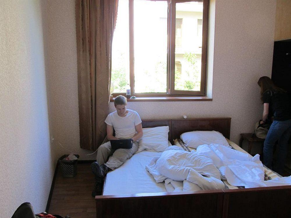 Glide Hostel Ереван Екстериор снимка