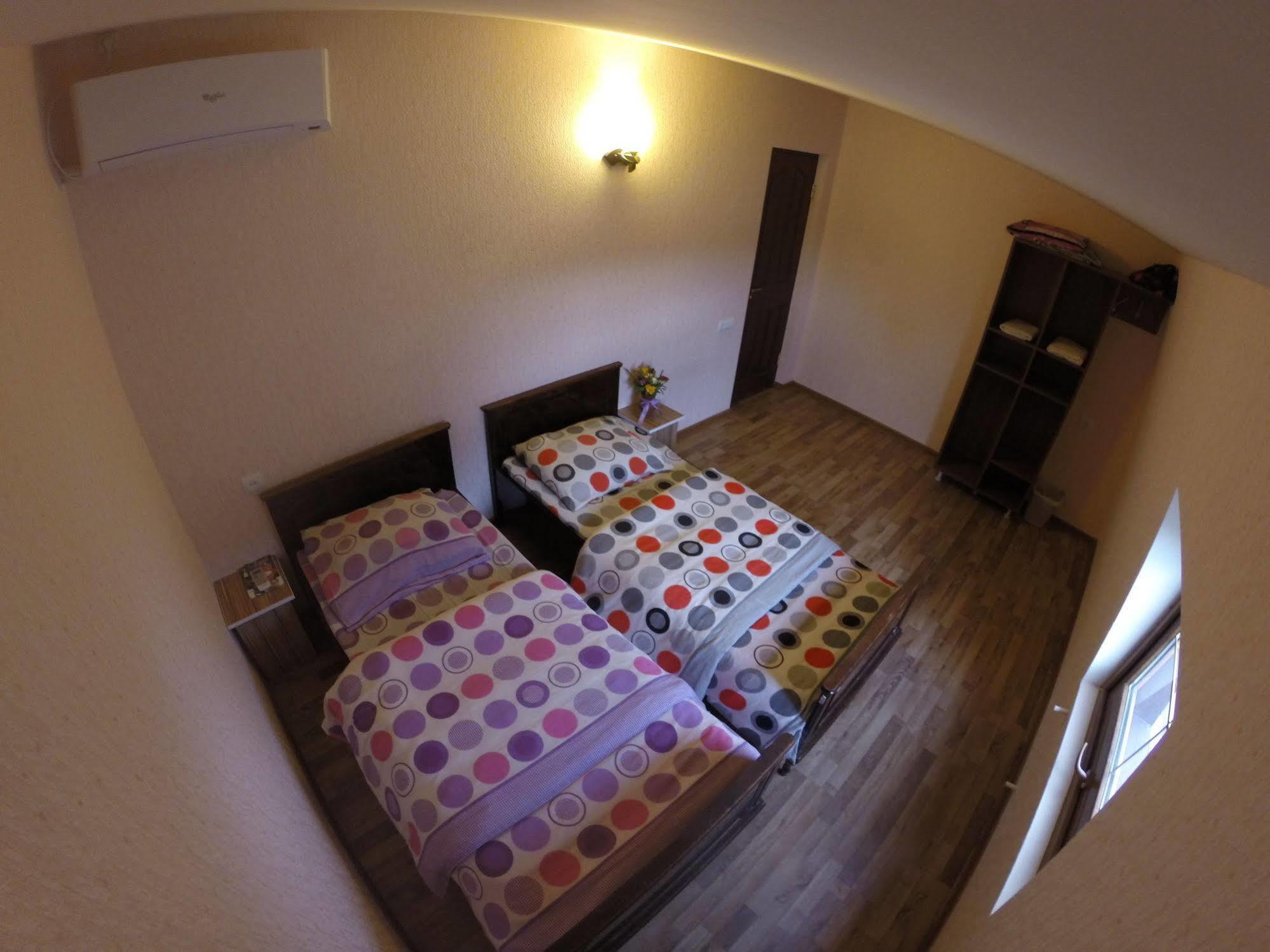 Glide Hostel Ереван Екстериор снимка