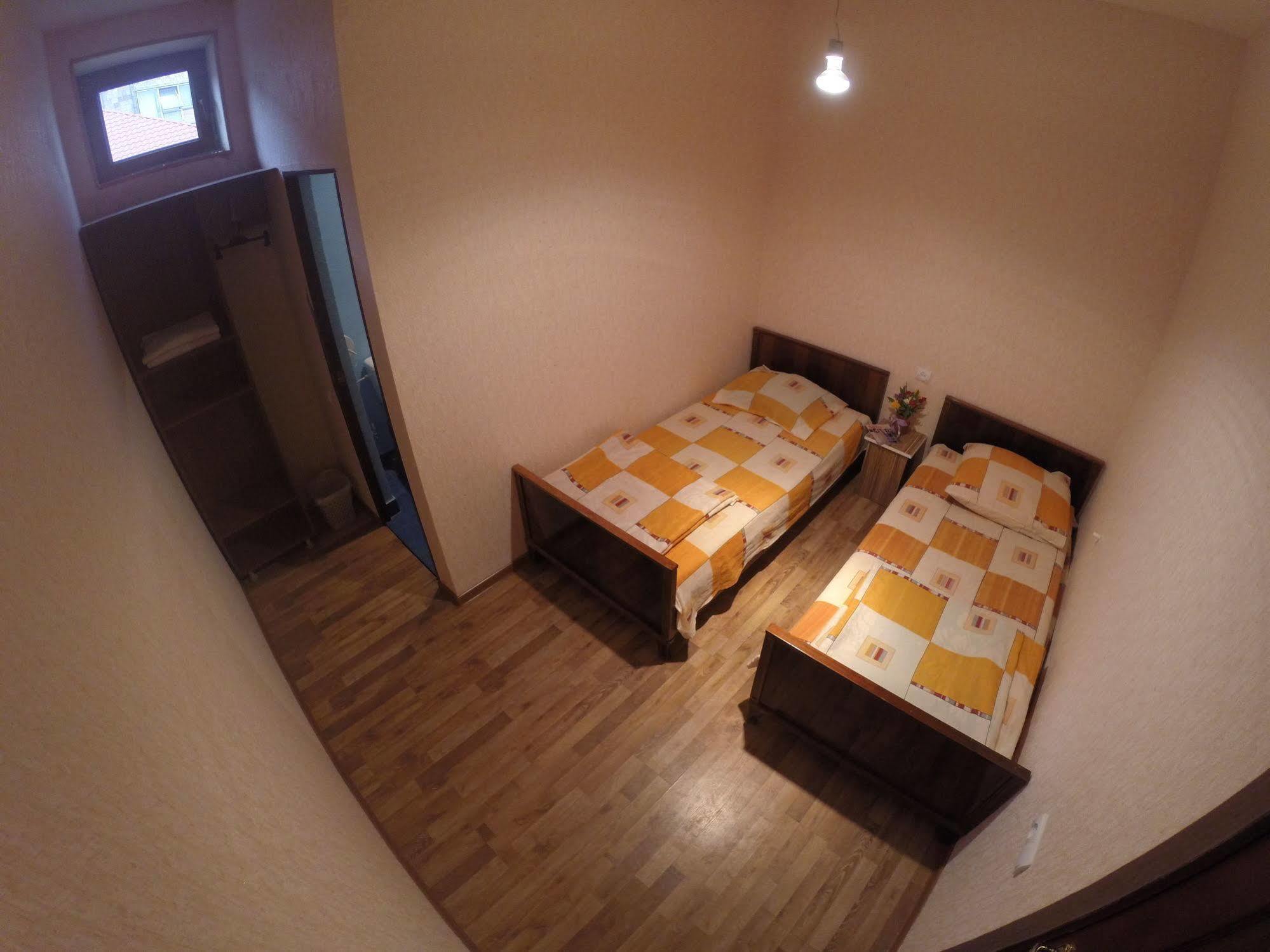 Glide Hostel Ереван Екстериор снимка