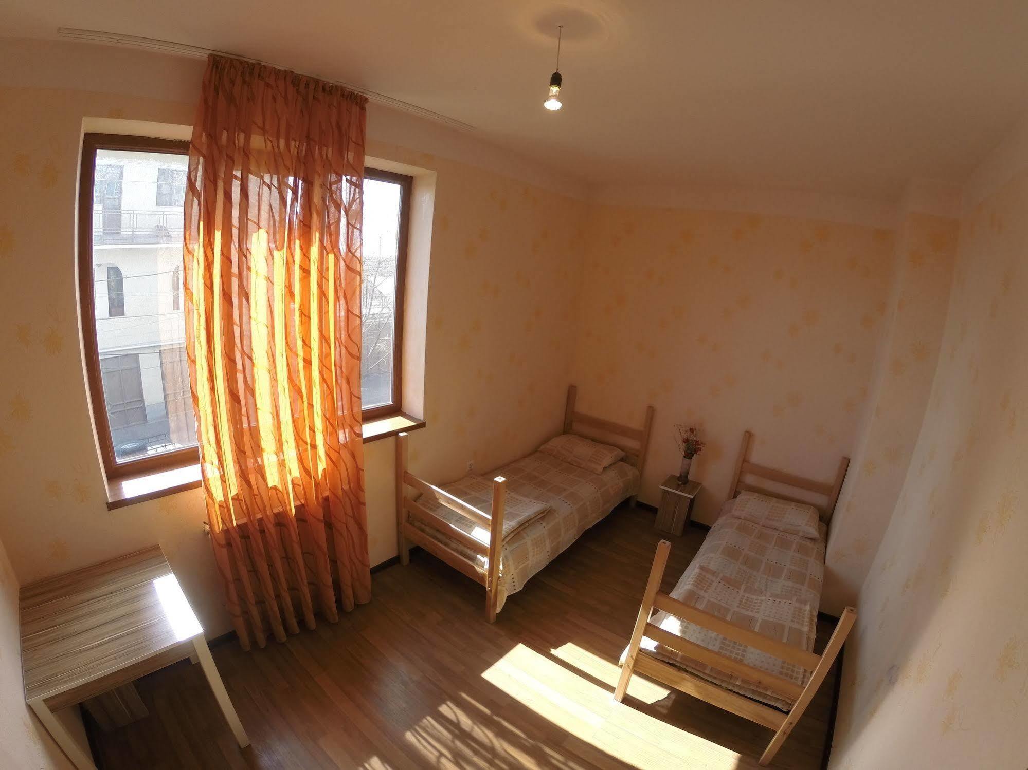 Glide Hostel Ереван Екстериор снимка